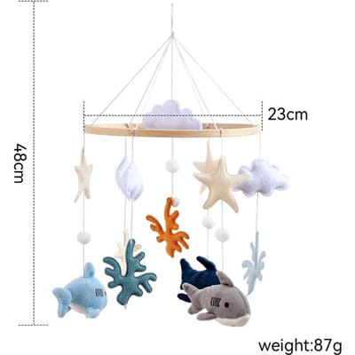 Montessori Baby Ronde Ogen Van De Haai Stralen Een Schattige Charme Uit En De Hangende Kleine Vissen En Zeesterren Bedels Zijn Fel Gekleurd white