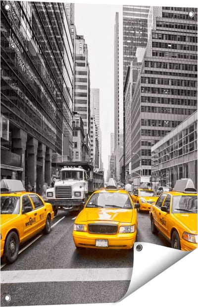 Gards Tuinposter New York Gele Taxi's - Zwart Wit - 60x80 cm - Tuindoek - Tuindecoratie - Wanddecoratie buiten - Tuinschilderij