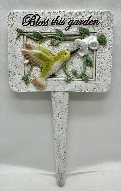 Polyresin deco tuinsteker met dierfiguur "bless this garden" - groene vogel - Hoogte 19 x 12 x 1 cm - Woonaccessoires - Woondecoratie - Tuinaccessoires - Tuindecoratie