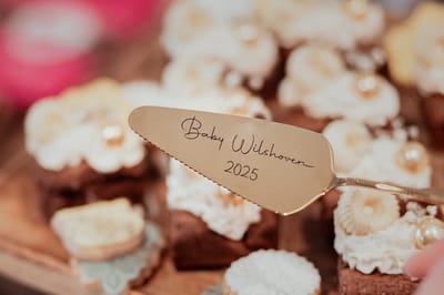 BolleToet - taartschep - baby + achternaam - baby opkomst - baby on the way - zwangerschapsaankondiging