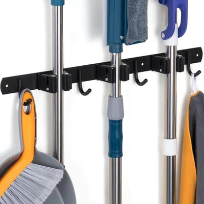 GELLDG Bezemhouder voor wandmontage zonder boren - met 3 beugels en 4 haken - kan ook worden gebruikt als dweil- en gereedschapshouder - Geschikt voor badkamers, garages, tuingereedschap en keukens.