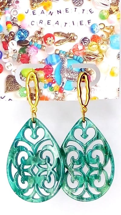 Jeannette-Creatief® - Resin - Barok Druppel - Oorbellen Dames - Oorbellen Groen - Oorhangers - Statement Oorbellen - Goudkleurige Oorhaakjes - Bohemien - IBIZA - Druppelvormige oorbellen - Emerald Green - Transformative Teal - Teal Green