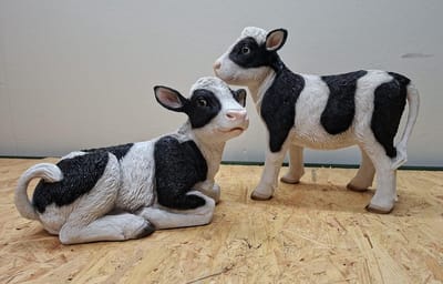Kalveren staand en liggend duo - Koe - Dieren - Boerderij - Decoratie - Woonaccessoires - 28cm Hoog
