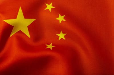 New Age Devi - 90x150cm China Vlag - Originele Kleuren - Sterke Kwaliteit - Incl. Bevestigingsringen - Chinese Vlag - China Flag