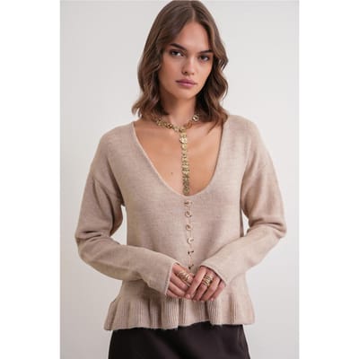 Lichte V-hals gebreide top met knoopdetails