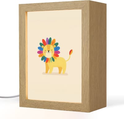 Nachtlampje 15x20 cm - Kinder lampje - Leeuw - Kleurrijke manen - Beige - Tafellamp kinderkamer - Slaapkamer lamp - Bedlamp kinderen - Kinderlampje stopcontact - Wandlamp babykamer - Nachtlampjes