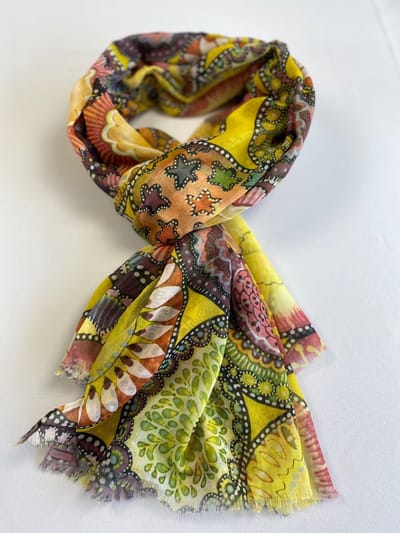 Sjaal print digitaal vrolijk 70% viscose met 30 % zijde van dun materiaal