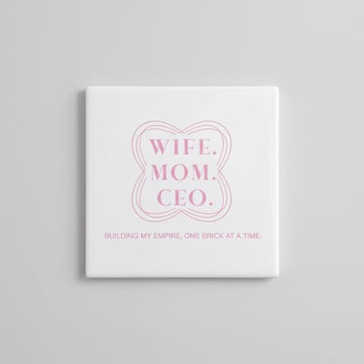 Empowerende Quote Keramische Tegel “Wife. Mom. CEO.” – Inspirerend Woondecoratie Cadeau voor Vrouwen, Moderne Wandtegel 15 x 15 cm