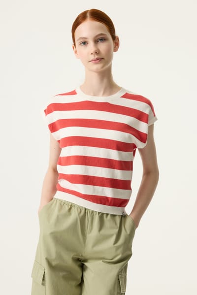 Regular fit spencer in tricotlook met logopatch