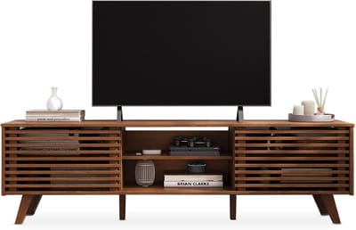 TV Lowboard – Urbanhome RIAN Chestnut Classic – TV-Meubel voor TV’s tot 75 Inch – Massief Grenenhout – Kastanjebruin – TV-Kast met 2 Schuifdeuren & 3 Verstelbare Planken – Mid-Century Modern TV-Dressoir