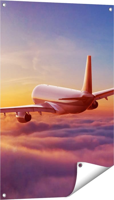 Gards Tuinposter Vliegtuig in de Wolken bij Zonsondergang - 60x90 cm - Tuindoek - Tuindecoratie - Wanddecoratie buiten - Tuinschilderij