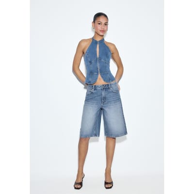 Stradivarius Baggy denim bermuda  LICHTE MIDDENBLAUWE DENIM WASSING 34