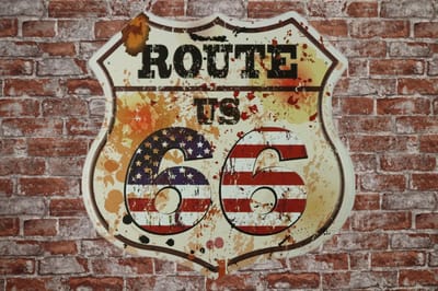 Wandbord - Route 66 licht - Metalen wandbord - Mancave - Mancave decoratie - Darts - Metalen borden - Metal sign - Bar decoratie - Tekst bord - Wandborden – Bar - Wand Decoratie - Metalen bord - UV