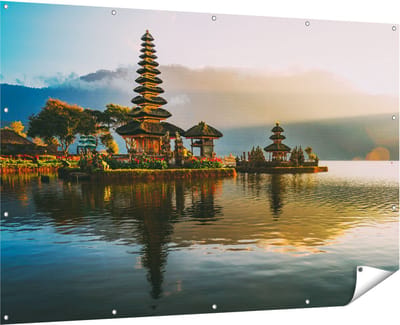 Gards Tuinposter Pura Tempel in Bali op het Meer Beratan - 180x120 cm - Tuindoek - Tuindecoratie - Wanddecoratie buiten - Tuinschilderij