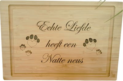Dutch made by WoodR tekst plankje *Bamboe Borrelplank - *"Echte Liefde Heeft een Natte Neus"* | verjaardagscadeau voor Hondenliefhebbers! moesderdag cadeau