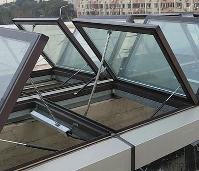 Elektrische raamopener - Automatische vensteropener - Gemakkelijke ventilatie - Afstandsbediening en schakelaar - Dubbele ketting - Zwart