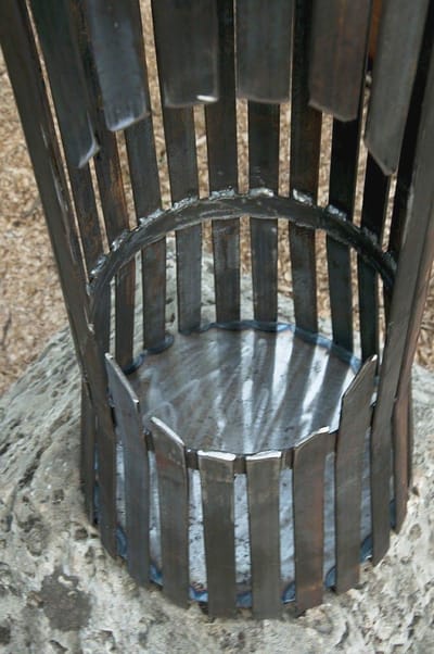 Decoratieve Vuurzuil 60 cm - Metalen Vuurkorf voor een Betoverende Sfeer