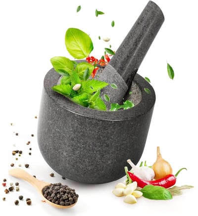 Famanu – Hoogwaardige granieten vijzel met stamper, compact formaat Ø 8,5 cm, ideaal voor specerijen, kruiden en pesto