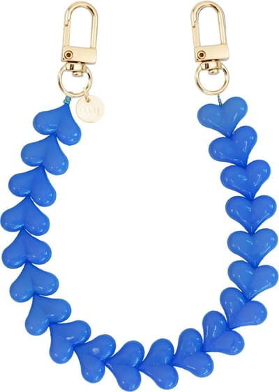 xoxo Wildhearts telefoonkoord - Funky Hearts Charm Cord (denim blue) - Geschikt voor iPhone - Geschikt voor Samsung - Universeel Phone Cord - Telefoonketting - Bedeltje voor telefoon - Telefoonhanger - kralenketting - Ketting met hartjes - Blauw