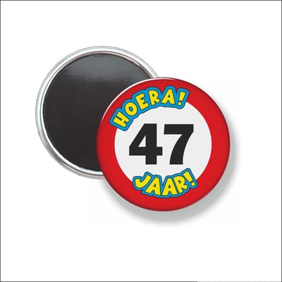 Button Met Magneet 58 MM - Hoera 47 Jaar - NIET VOOR KLEDING