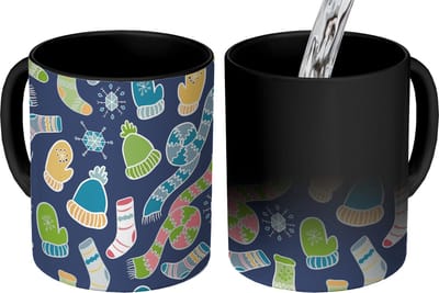 Magische Mok - Foto op Warmte Mokken - Koffiemok - Sjaal - Handschoenen - Muts - Regenboog - Winter - Patronen - Magic Mok - Beker - 350 ML - Theemok