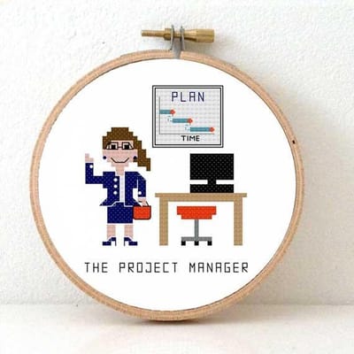 Vrouwlijke project manager borduurpakket | Borduurpakket voor volwassenen | Adviseur kado maken  | Borduurpakket inclusief borduurring, DMC borduurgaren, Aida borduurstof, borduurnaald en instructies