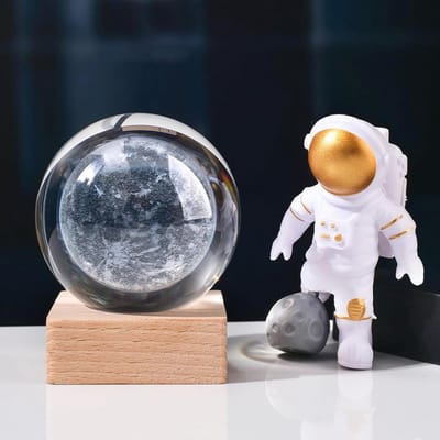 3D Kristallen Bol Nachtlampje met Houten Sokkel - LED Zonnestelsel Planeten Verlichting