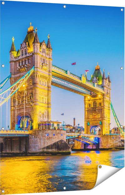 Gards Tuinposter Tower Bridge in Londen met Verlichting - 90x120 cm - Tuindoek - Tuindecoratie - Wanddecoratie buiten - Tuinschilderij