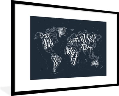 Poster in lijst - Fotolijst 90x60 cm - Posters - Wereldkaart - Zwart - Wit - Letters - Posterlijst zwart - Decoratie - Wanddecoratie woonkamer - Muurdecoratie slaapkamer
