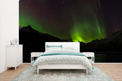 Behang - Fotobehang Aurora - Sterrenhemel - Bergen - Breedte 435 cm x hoogte 260 cm