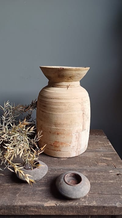 Nepalse pot | H28x14cm | houten | kruik | vaas | Nepal | rond | gebruikt | landelijk |