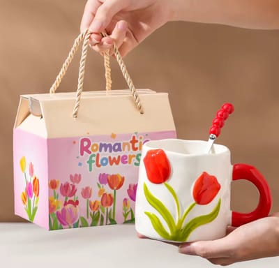Romantische Tulpen Beker - 400ml - Rood – Inclusief Lepel & Luxe Geschenkverpakking