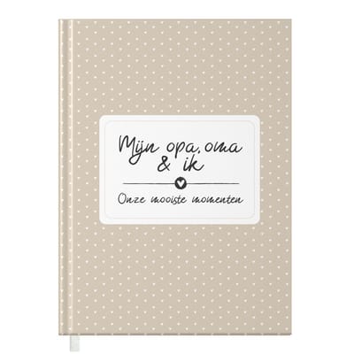 Fyllbooks - Mijn Opa, Oma & Ik invulboek - Cadeau voor Opa en Oma - Dagboek - Herinneringsboekje - 80 Pagina's - Hardcover - Beige hearts