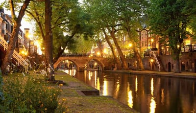 Fotobehang Oude gracht Utrecht 450 x 260 cm - € 295,--