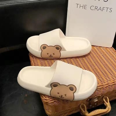 Koppel Pantoffels Schattige Beer Antislip Pantoffels Dikke Zool Op Poep Stappen Sandalen Mannen en Vrouwen Zomer Koreaanse Stijl Binnen en Buiten Draagbare Pantoffels 36-37 wit