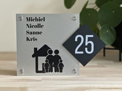 Naambordje / huisnummer voordeur huis familie Rvs-look 20x28cm met rvs afstandhouders