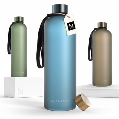 LARS NYSØM Blæst Ultralichte tritan-waterfles 1500ml - BPA-vrij, lekvrij, geschikt voor koolzuurhoudende dranken - Inclusief 2 deksels (Calypso Blue)