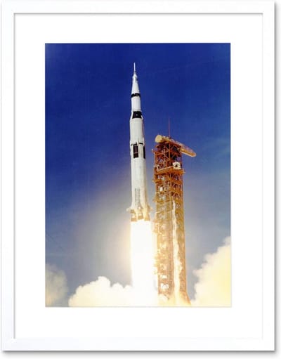 Ruimte Poster Apollo 11 - Saturn V Print - Wanddecoratie Kamer - Hoogwaardige Kunstdruk - 30 x 41 cm - Blauw
