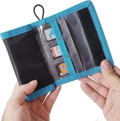 Slim en Vouwbare Geheugenkaart Houder - Tot 15 SD Kaarten - Inclusief Verstelbare Straps