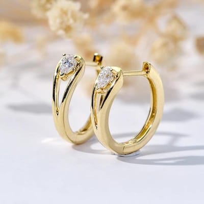 Prachtige Zoete Coole Straatfotografie Met Zirkonia Ingelegd Dames Oorbel Glanzende Zoete Mode Eenvoudige Accessoires beige