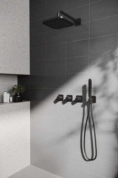 Hotbath Gal - Inbouw Regendoucheset - Geborsteld Gunmetal PVD - 2 Stopkranen - Thermostatisch - Wandarm 35 cm - Hoofddouche 220 mm - Staafhanddouche - V02