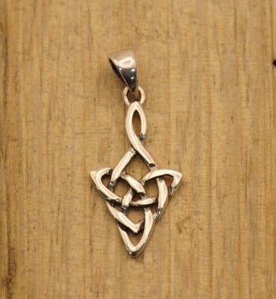 Zilveren hanger van keltische knoop in vorm van pijl - keltische knoop hanger van 925 zilver - oneindige knoop hanger in vorm van pijl - zilveren hanger van eeuwige knoop - celtic pendant silver