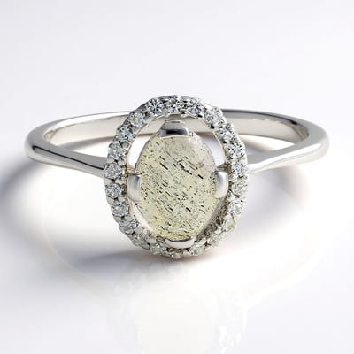Cavill - 0,64 ct Ovale Labradoriet Ring uit Madagaskar met 0,16 ct Witte Topaas in 925 Sterling Zilver - Elegante Damesring Maat 17