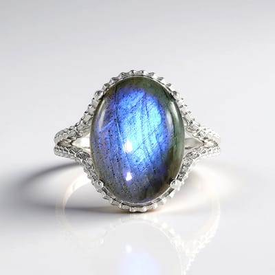 Cavill - Luxe Zilveren Ring - 925 Sterling Zilver Geplatineerd - Labradoriet Cabochon 8,593 Ct Ovaal - Handgemaakte Robuuste Ring Uit Madagaskar