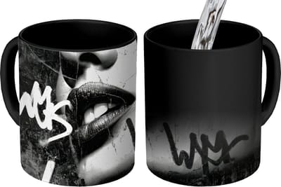 Magische Mok - Foto op Warmte Mokken - Koffiemok - Gezicht - Mond - Graffiti - Zwart - Magic Mok - Beker - 350 ML - Theemok