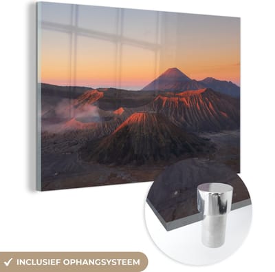 ® Glasschilderij 180x120 cm - Schilderij acrylglas - Oranje lucht boven het Nationaal park Bromo Tengger Semeru op Java - Foto op glas - Muurdecoratie woonkamer - Wanddecoratie slaapkamer - Schilderijen