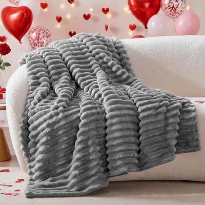 Decoratieve Deken - Fleece plaid - Gezelligheid thuis - Zachte flanel stof - 150x200 cm - Grijs gestreept