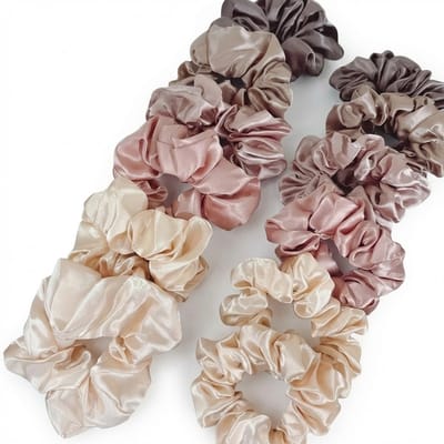 Set satijn scrunchies in nude en bruintinten – 12 stuks elastische haar elastieken accessoires van glanzend satijn – beige, peach en taupe scrunchie set voor dames