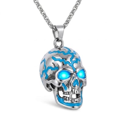 Glow in the dark heren ketting met zilverkleurige schedelhanger en blauwe accenten – schakelketting