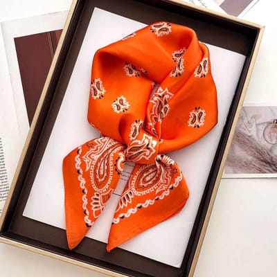 Oranje Zijdelook Sjaaltje met Paisley Print - Haar- en Halsdoek - Perfect voor WK